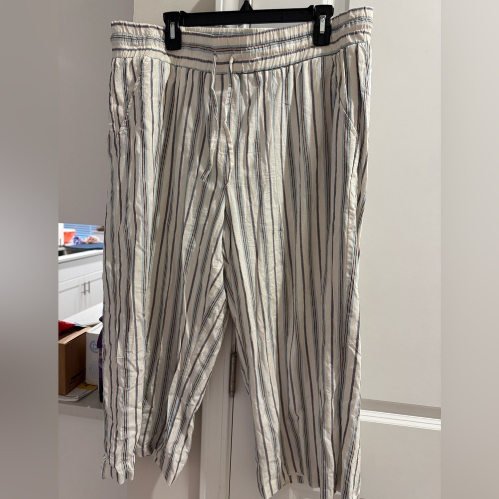 New Directions White, tan and Blue Striped lined linen blend pants